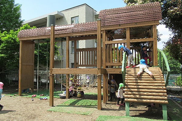 双葉の園保育園への遊具遊びの写真